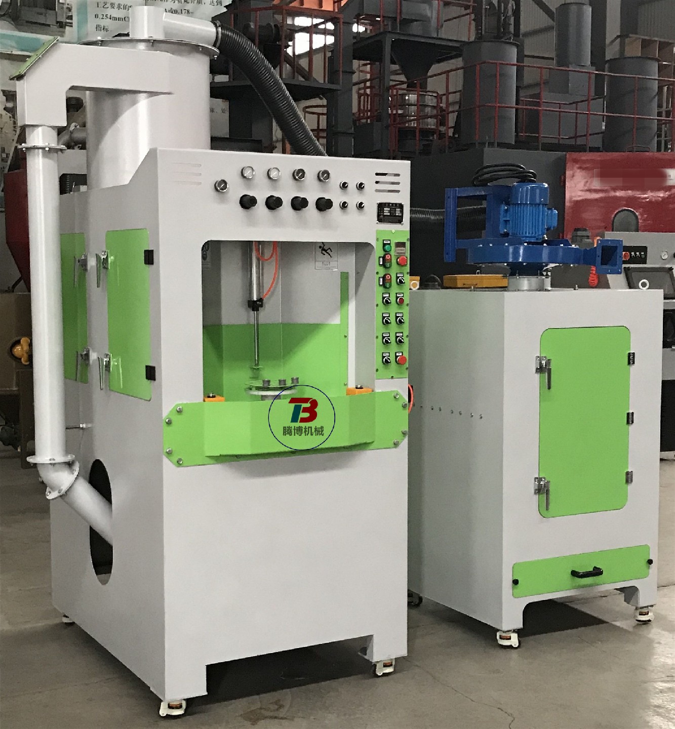 汽車密封件油封增強附著力自動噴砂機-此機型用于汽車密封件油封表面增強附著力。主要技術參數(shù)：機器型號TBSA1014-2A工作倉尺寸1000*1100800mm類型···